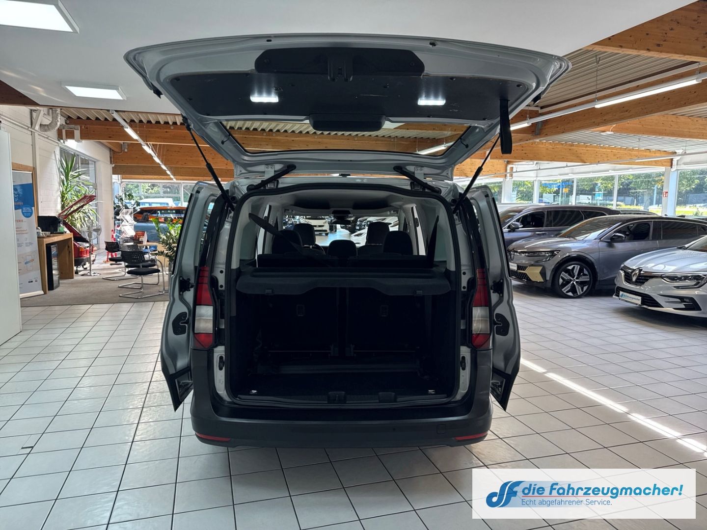 Fahrzeugabbildung Volkswagen Caddy Basis Maxi 2.0 TDI EU6d Navi Apple CarPlay