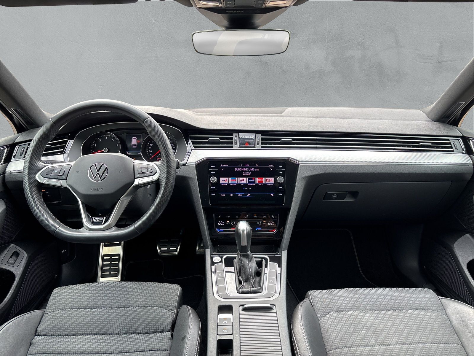 Fahrzeugabbildung Volkswagen Passat Variant Business 2.0 TSI DSG AHK App-Conn