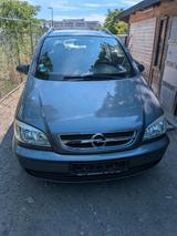 Opel Zafira - Opel Zafira aus 2004 mit Diesel-Antrieb