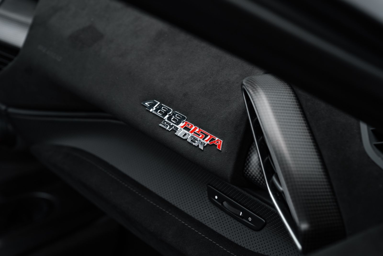 Fahrzeugabbildung Ferrari 488 Pista Spider CARBON/LIFT/1. HAND/STOCK/TOP