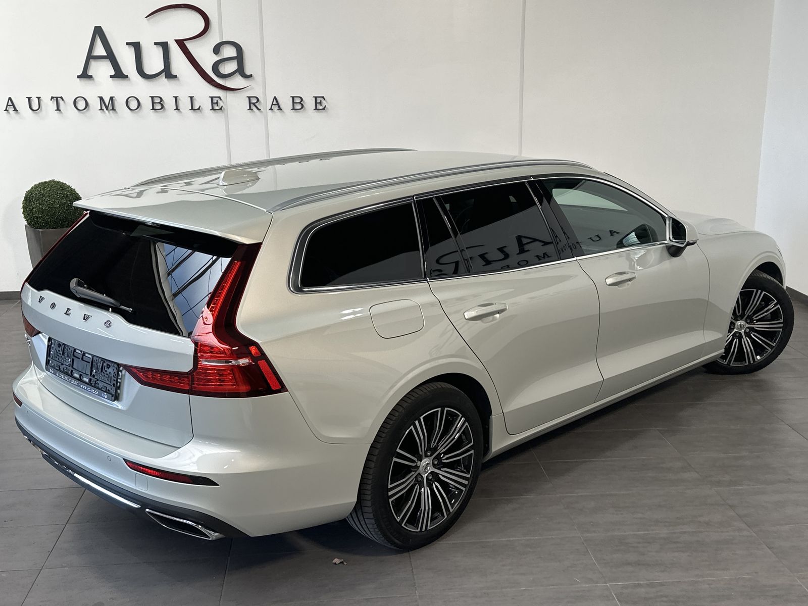 Fahrzeugabbildung Volvo V60 Inscription Plug-In Hybrid AWD NAV+LED+KAM
