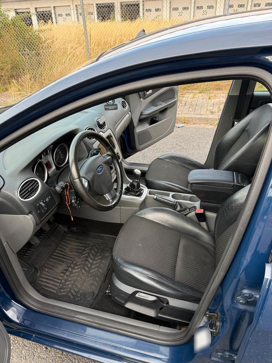 Ford Focus 2009 — photo 8
