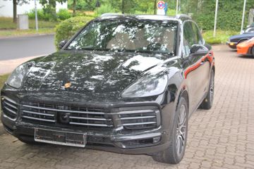 Porsche Cayenne - 1