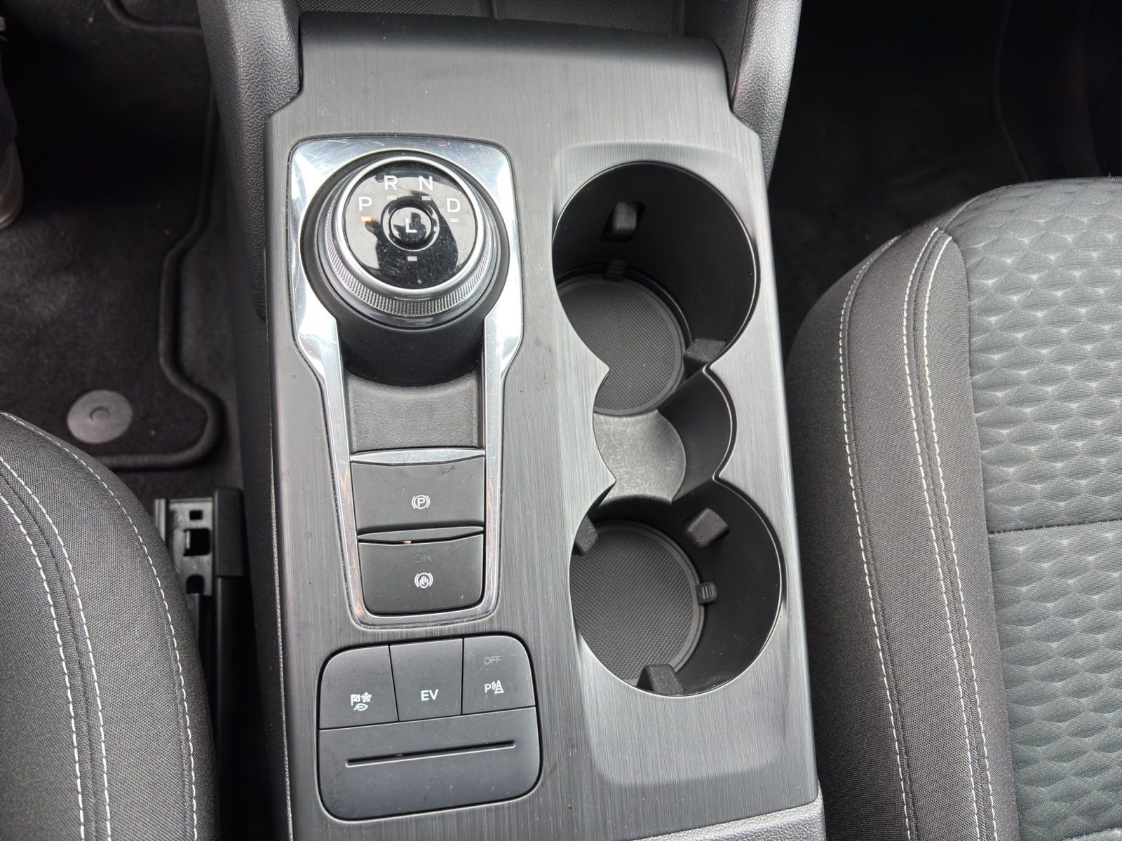 Fahrzeugabbildung Ford Kuga 2.5l PHEV Plug-In Hybrid Cool & Connect