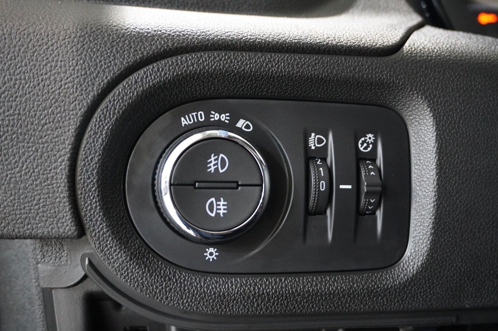 Fahrzeugabbildung Opel Grandland (X) 1.5D  EDIT. NAVI/LED/KAMERA/SH/AHK