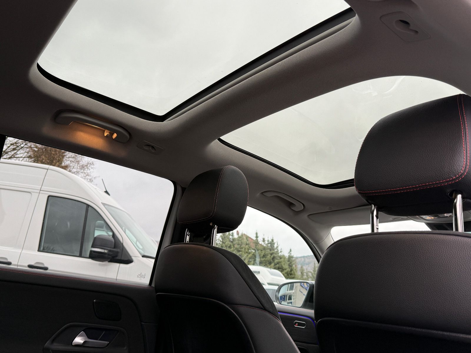 Fahrzeugabbildung Mercedes-Benz GLB 220d 4Matic AMG ACC AHK Kamera Ambiente Pano