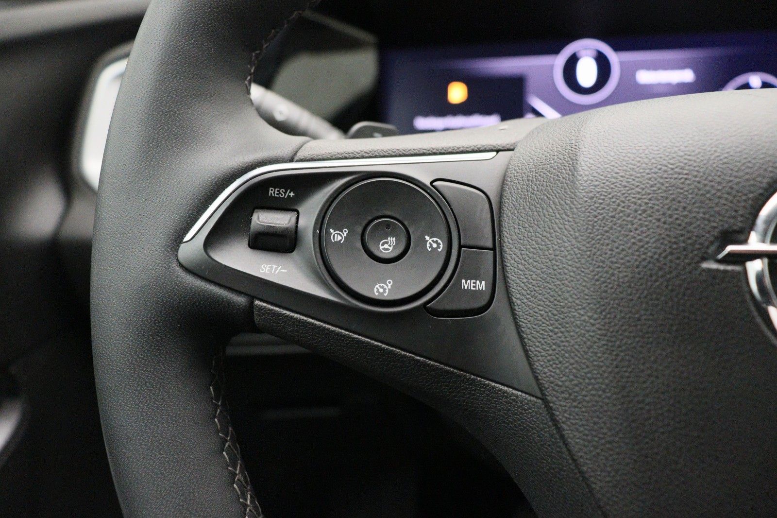Fahrzeugabbildung Opel Grandland 1.2 GS-Line NAVI LED KAMERA