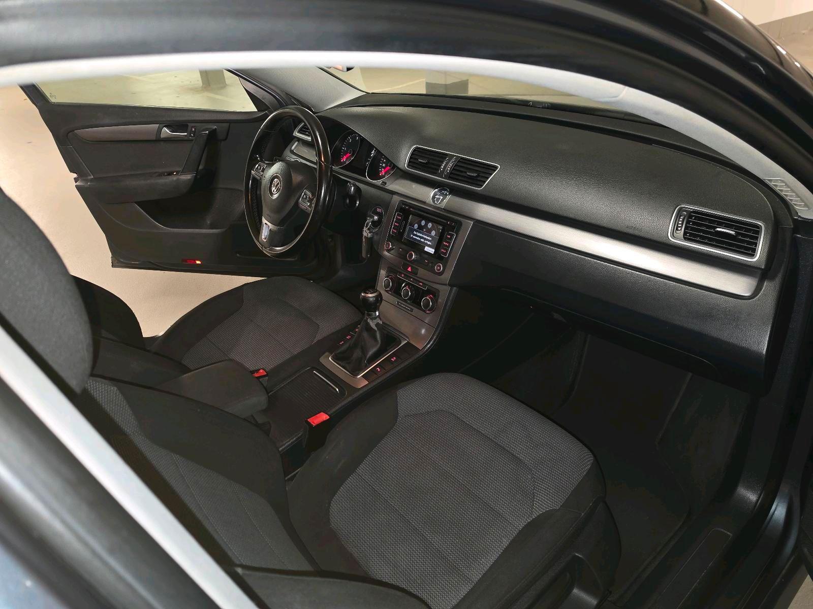 Volkswagen Passat 2011 — photo 9
