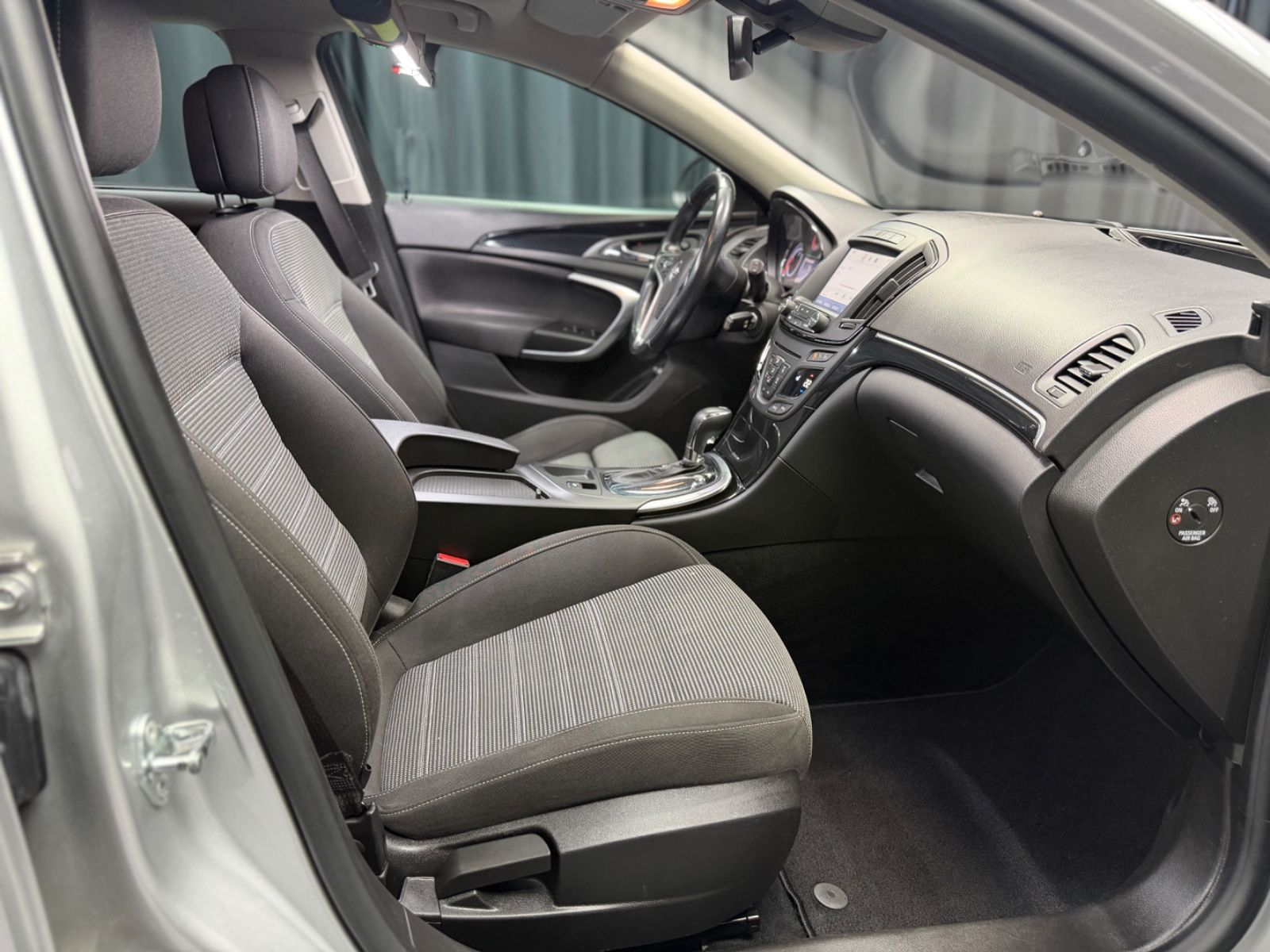 Fahrzeugabbildung Opel Insignia Sports Tourer Innovation|AUTOMATIK|RFK