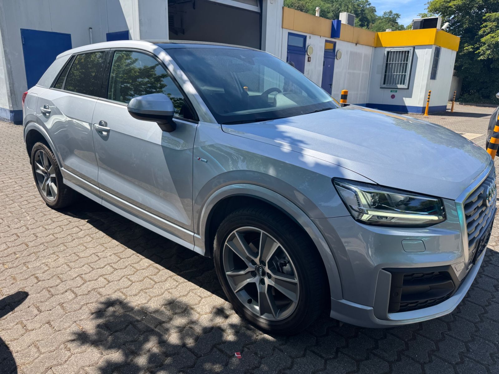 Fahrzeugabbildung Audi Q2 40 TFSI quattro S Line Leder+Navi+Panorama+LE