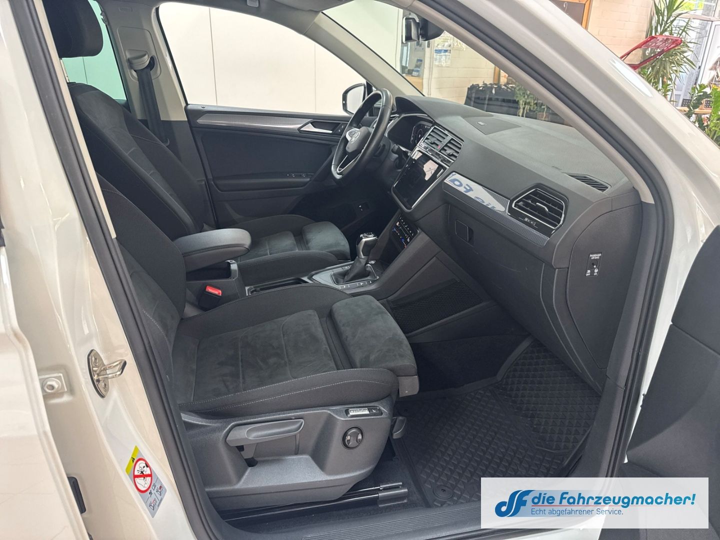 Fahrzeugabbildung Volkswagen Tiguan Life eHybrid 1.4 TSI EU6d Navi Digitales