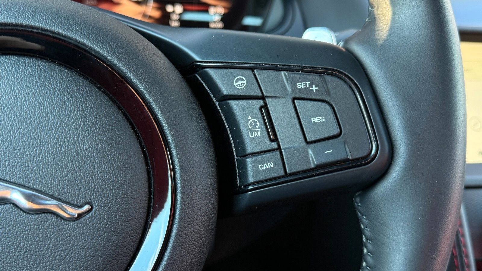 JAGUAR F-Type F-Type P450 AWD R-Dynamic Black Pixel-Led – Ansicht 27