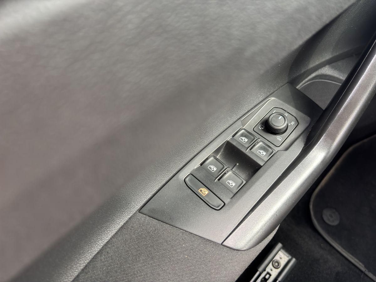 Fahrzeugabbildung Volkswagen Polo Life 1.0 TSI 70 kW