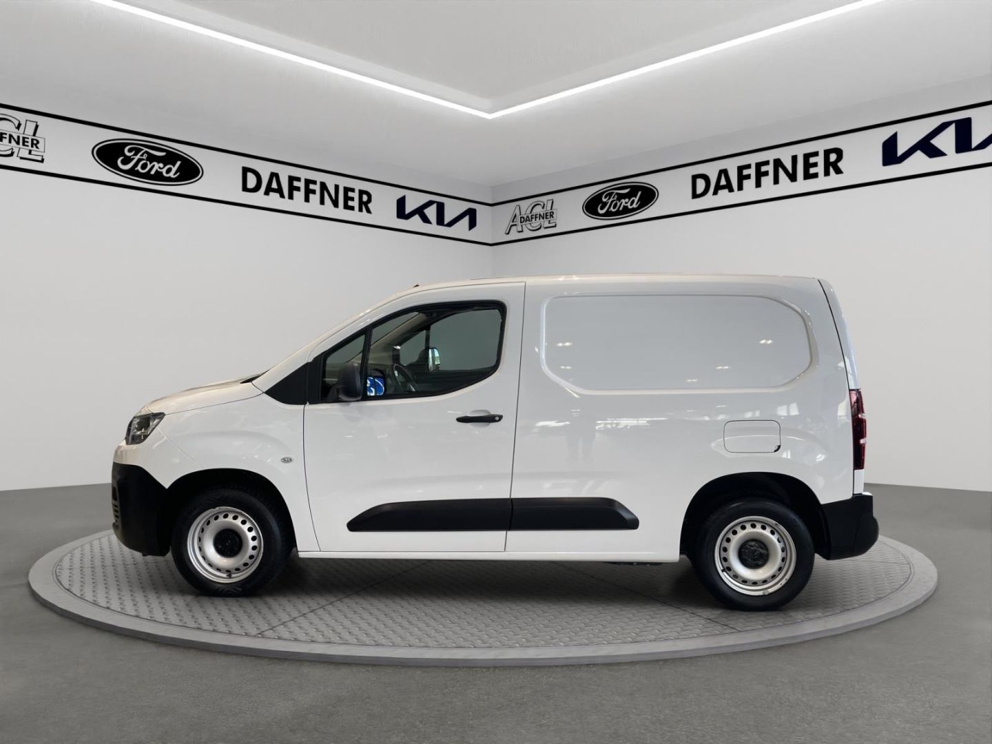 Fahrzeugabbildung Citroën Berlingo Kasten Club M L1 AHK Fernlichtass. Temp