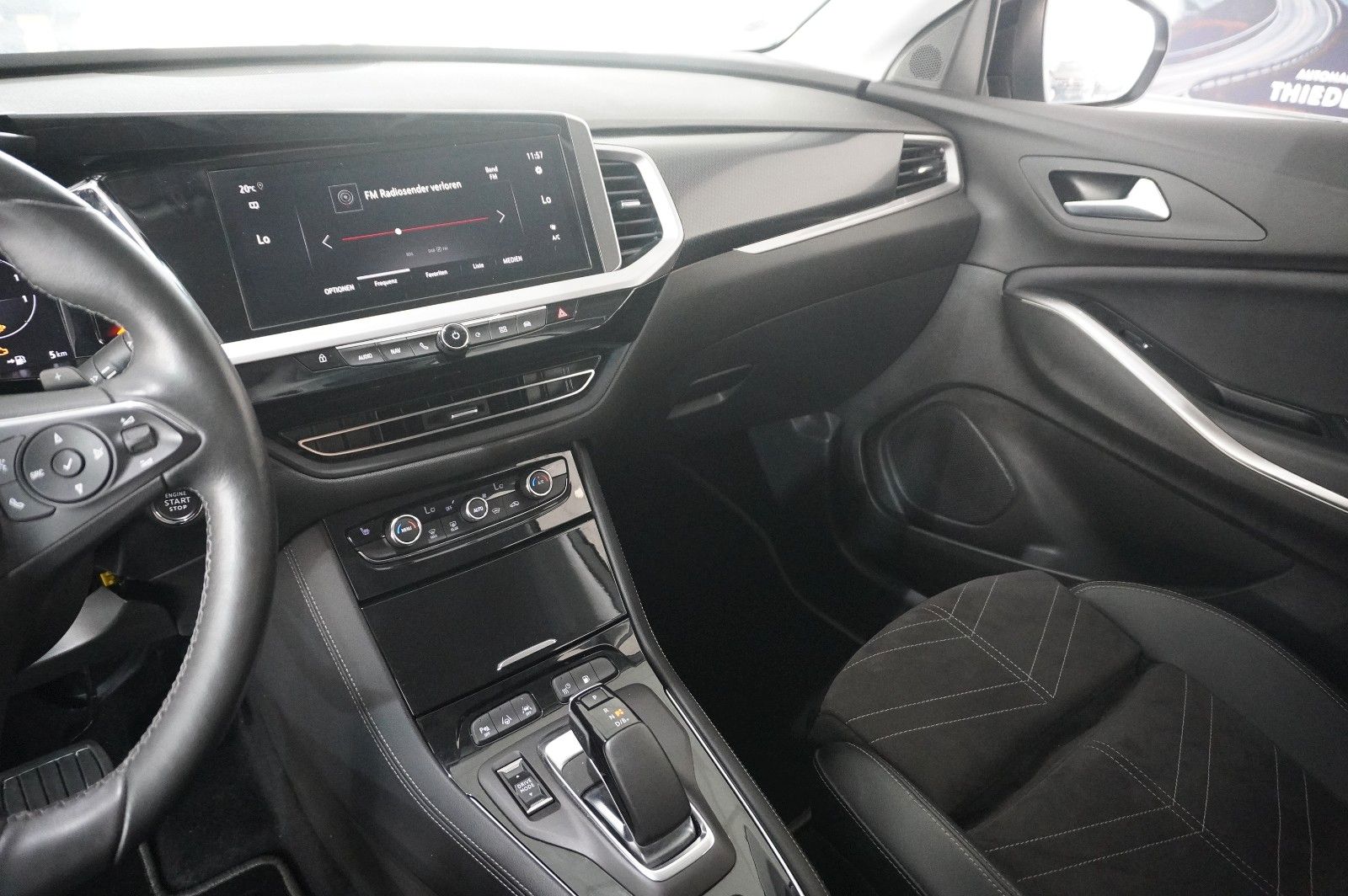 Fahrzeugabbildung Opel Grandland (X) ULTIMATE 4HYBRID NAVI/LED/SPORT/SH