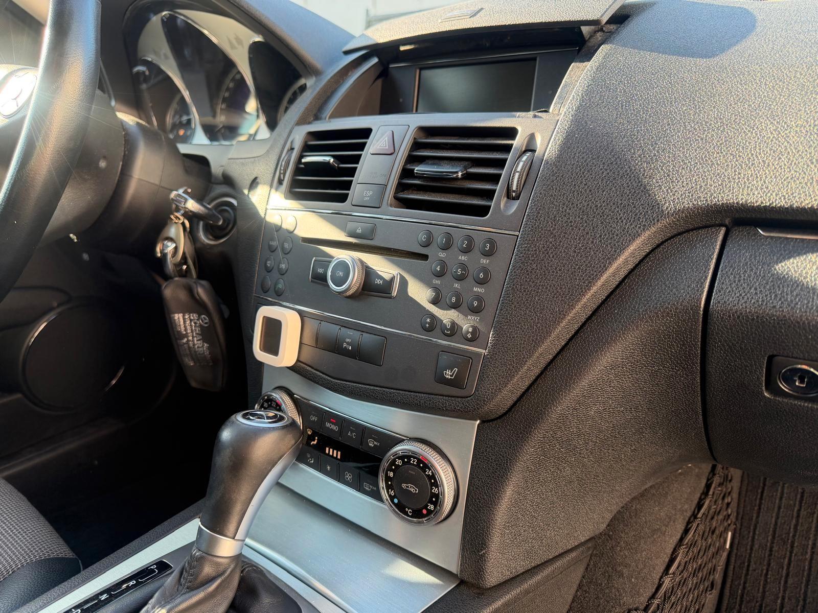 Mercedes-Benz C180 2009 — photo 17