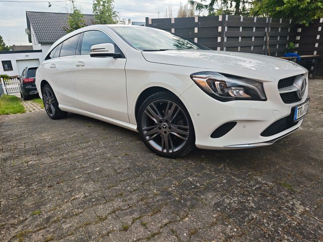 MERCEDES-BENZ CLA 220 d  T9 Getriebe Black Paket 