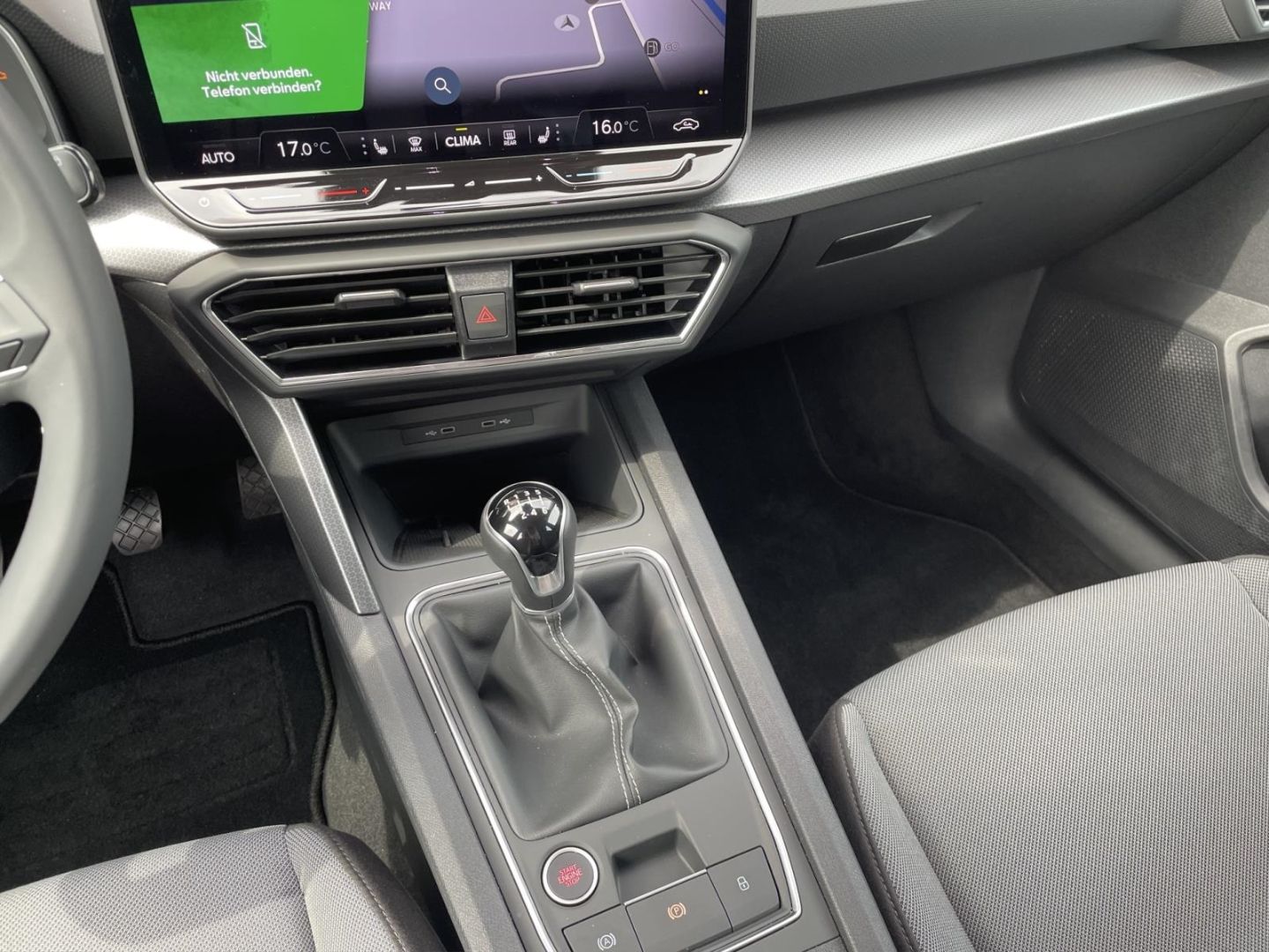 Fahrzeugabbildung SEAT Leon Sportstourer 1.5 Road Edition SpurhalteASS