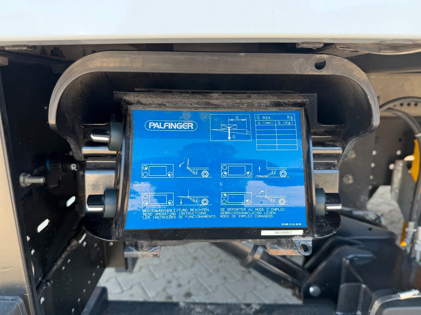 Fahrzeugabbildung Iveco Eurocargo ML120E25 LBW PAlfinger 1.500kg 3 Sitze