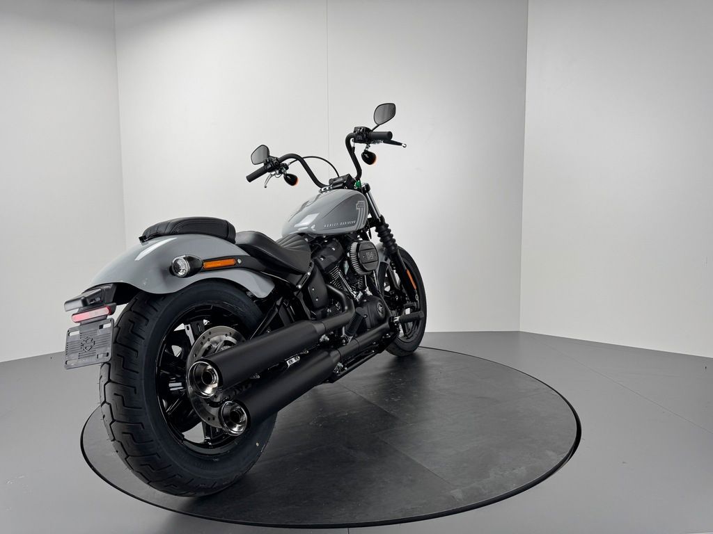 Fahrzeugabbildung Harley-Davidson STREET BOB 114 *NEUWERTIG *WENIG KM