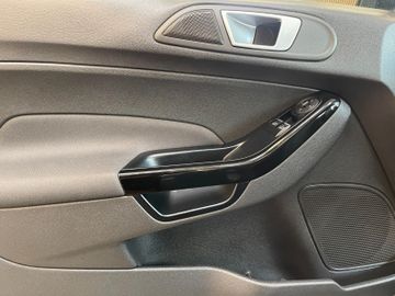 Ford Fiesta Titanium *NAVI*KLIMAAUTOMATIK*SZHZ*