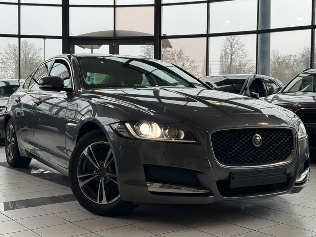 Jaguar XF 20d Schiebdach. Bi-Xenon. Navi. Sitzh. 1.HAND