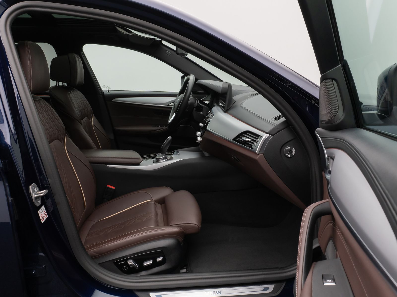 Fahrzeugabbildung BMW 520d xD Panorama Massage HUD H/K Individual-Voll