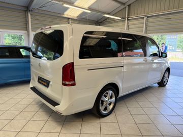 Mercedes V 220 - 3