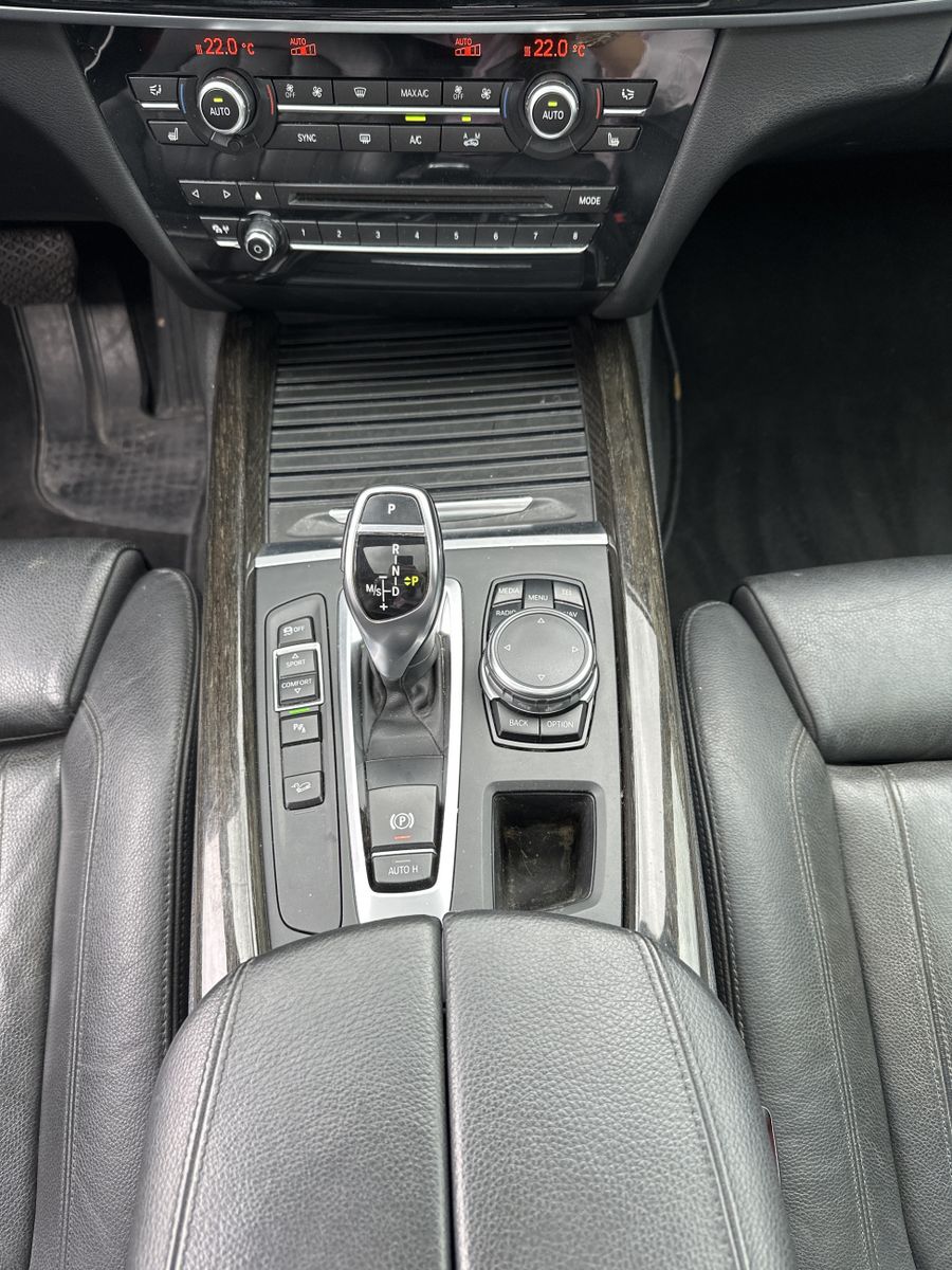 Fahrzeugabbildung BMW X5 xDrive30d M-Sport NAV+LED+PANO+KAM+HUD+H&K+PP