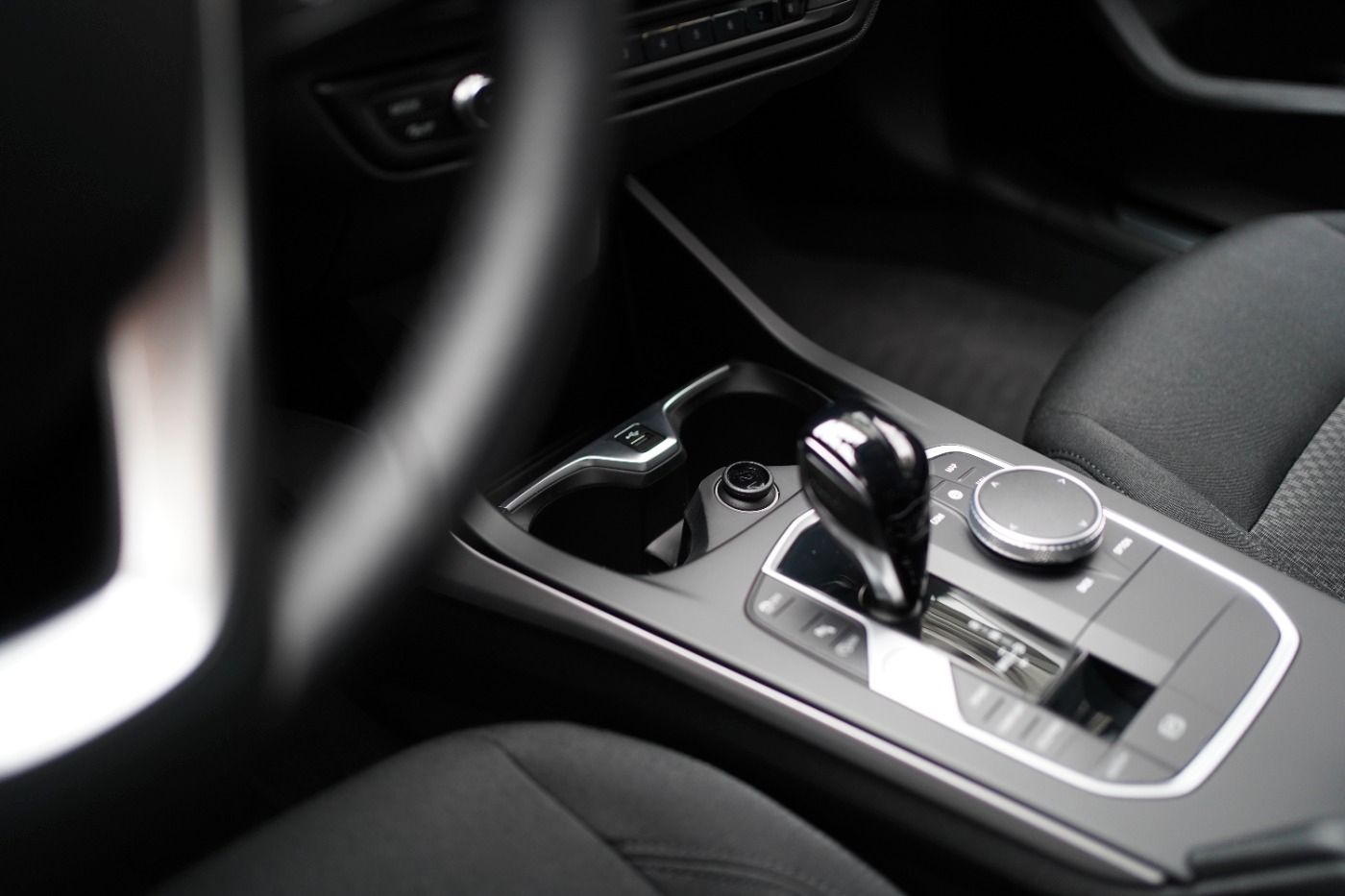 Fahrzeugabbildung BMW 118iA Advantage +LED+Navigation+Einparkhilfe+