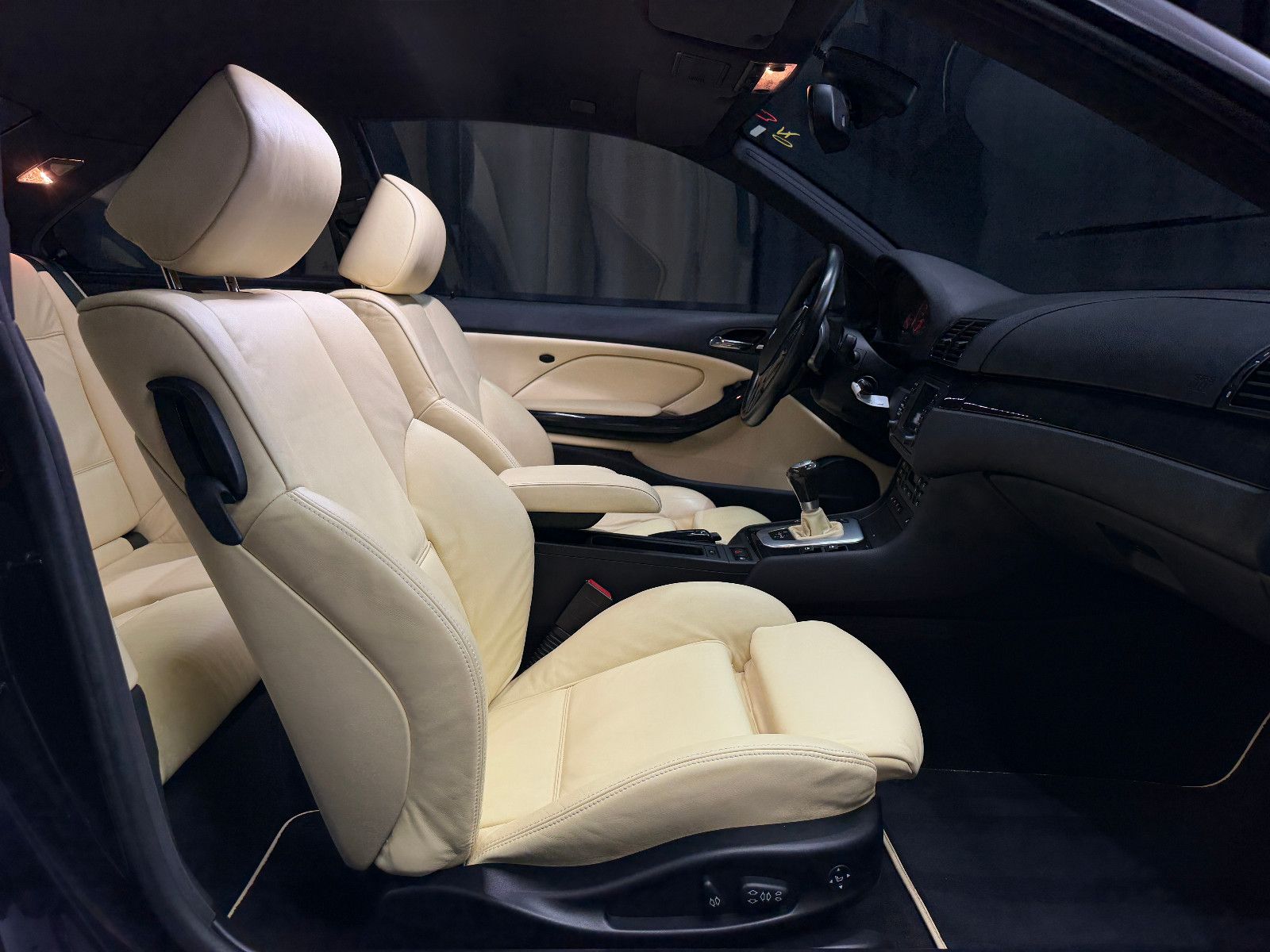 Fahrzeugabbildung BMW 330i Coupe Edition Sport |1.HAND|SMG|H/K|LEDER