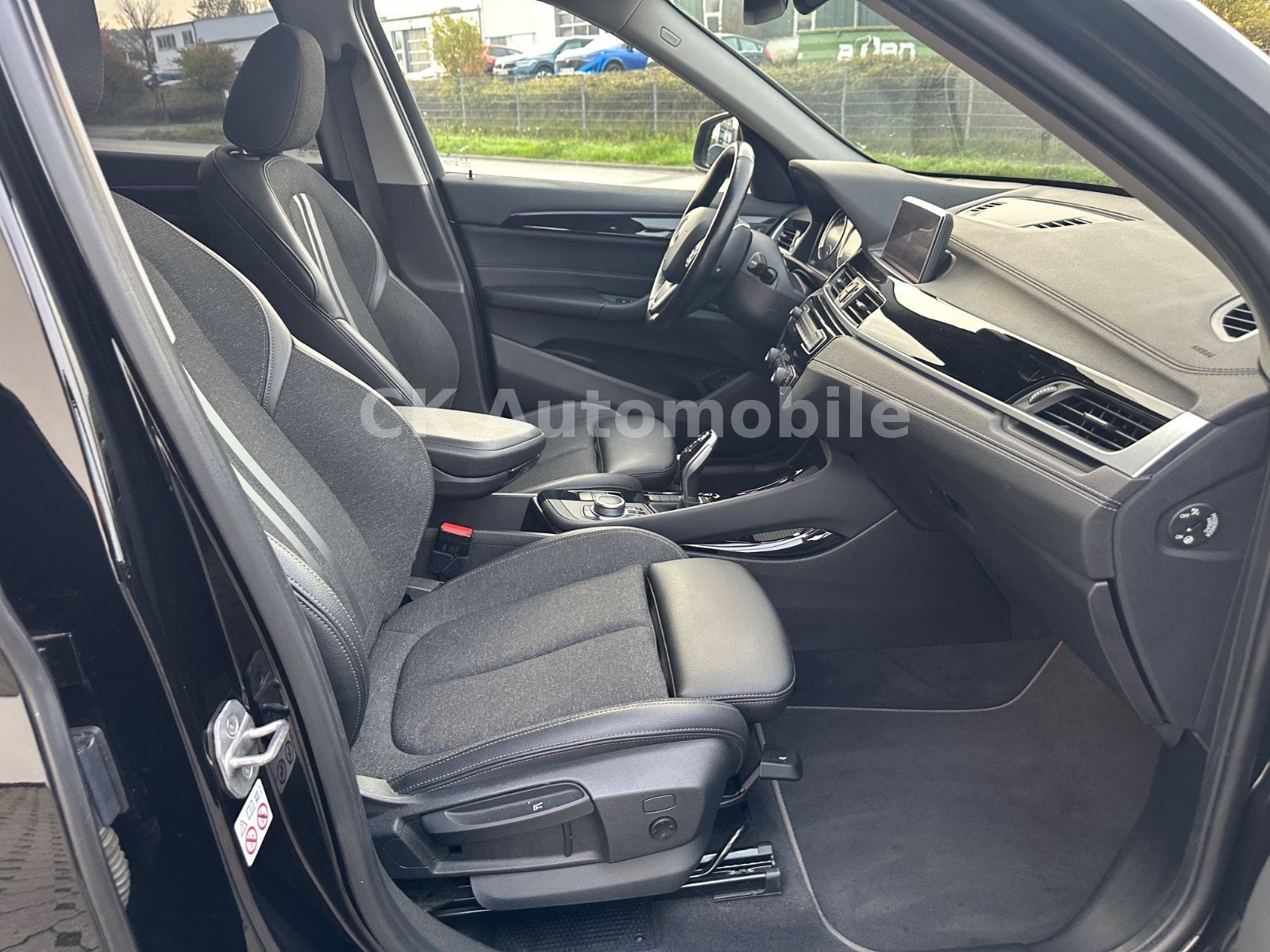 Fahrzeugabbildung BMW X1 sDrive 20d Sport-Line/Navi/LED/Tempomat/AHK