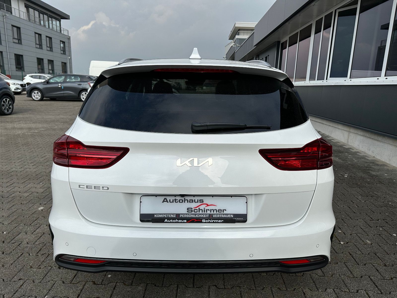Fahrzeugabbildung Kia cee'd Sportswagon 140PS DCT7 Platinum Glasdach