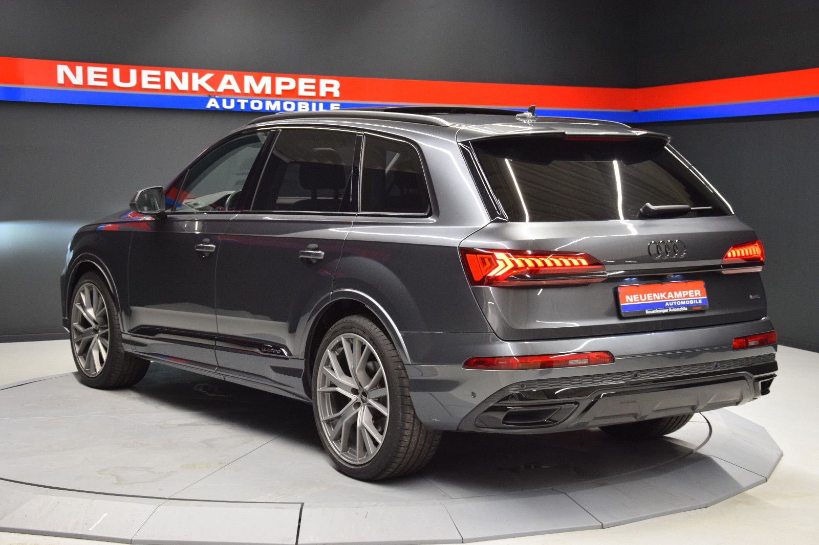 Fahrzeugabbildung Audi Q7 50 TDI quattro S line Pano Luft Massage 22"