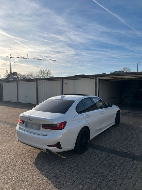 Image of BMW 320