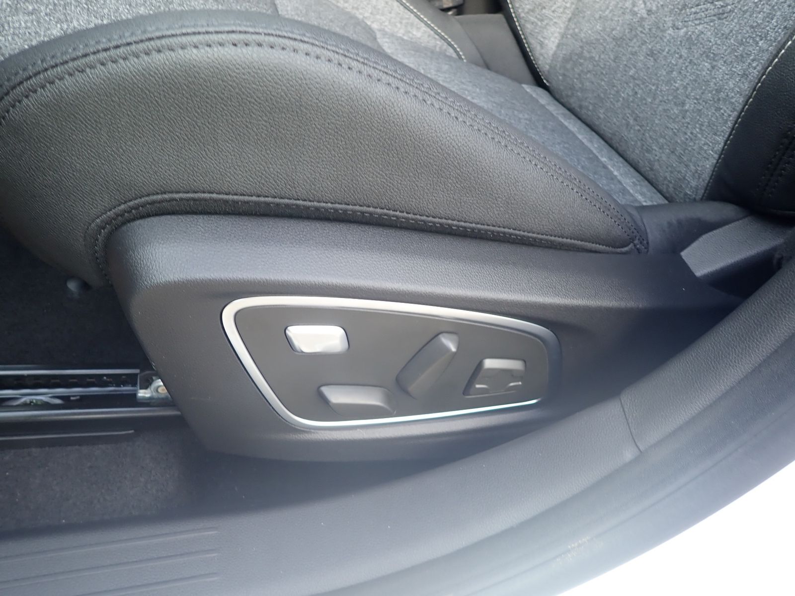 Fahrzeugabbildung Renault Austral Techno Full Hybrid E-Tech 200
