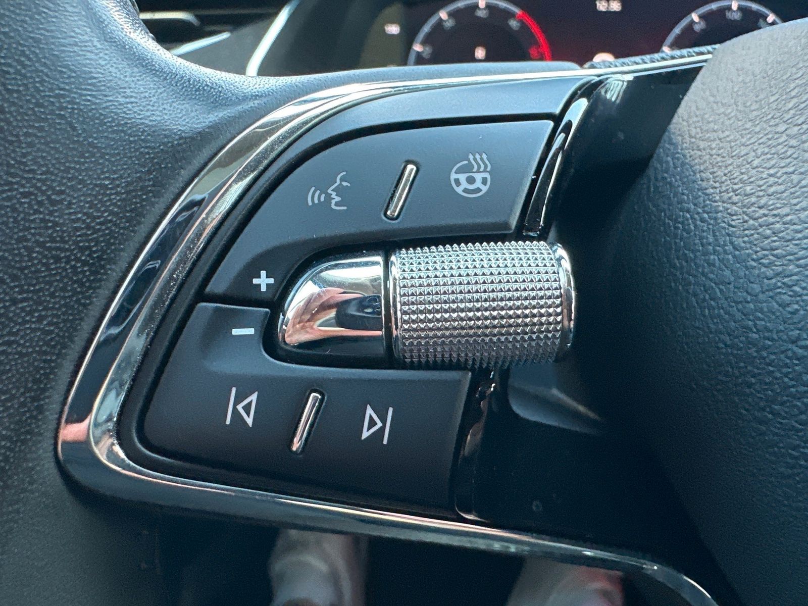 Fahrzeugabbildung SKODA Octavia Combi 2.0 TDI DSG 4x4 Scout NAV+LED+AHK