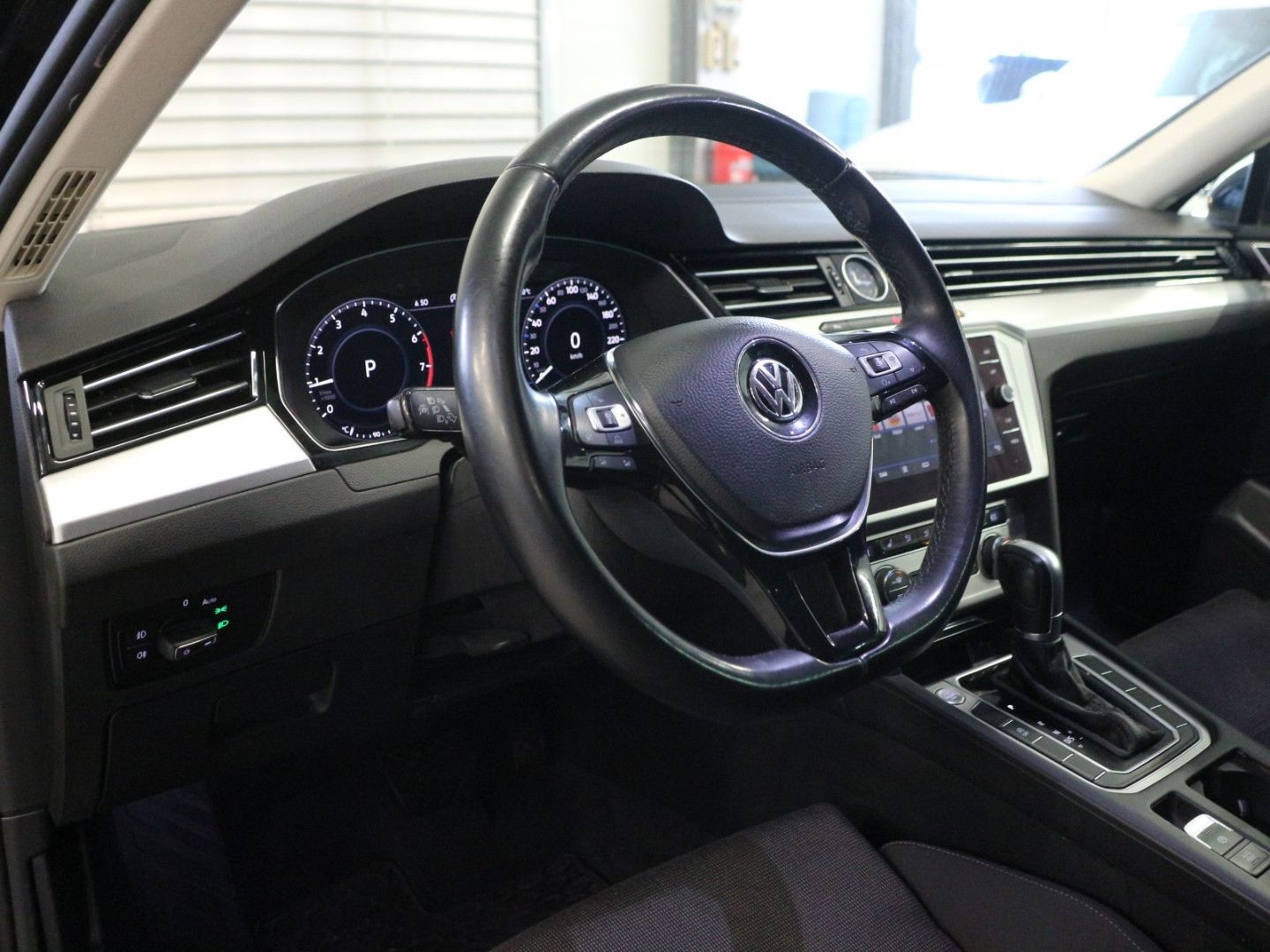Fahrzeugabbildung Volkswagen Passat Comfortline DSG ACC DAB AID Kamera SHZ