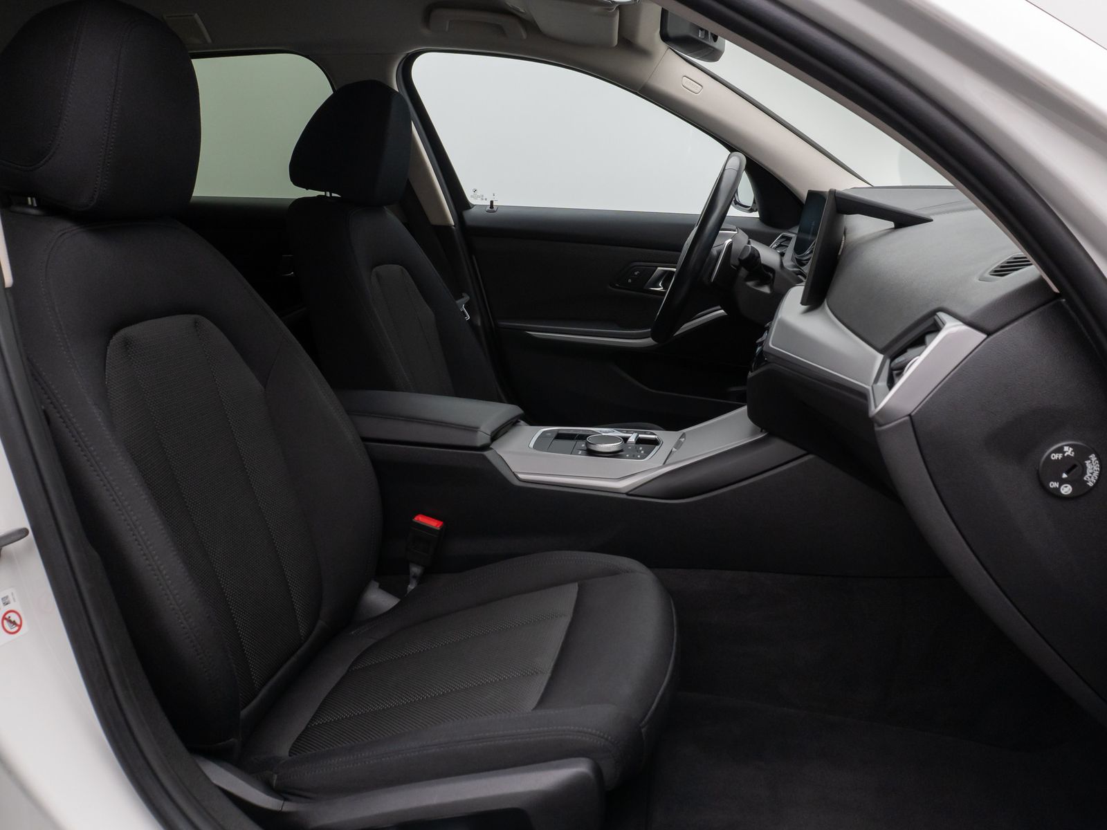 Fahrzeugabbildung BMW 330e Kamera HUD DAB Stop&Go Komfort Fernlichtass