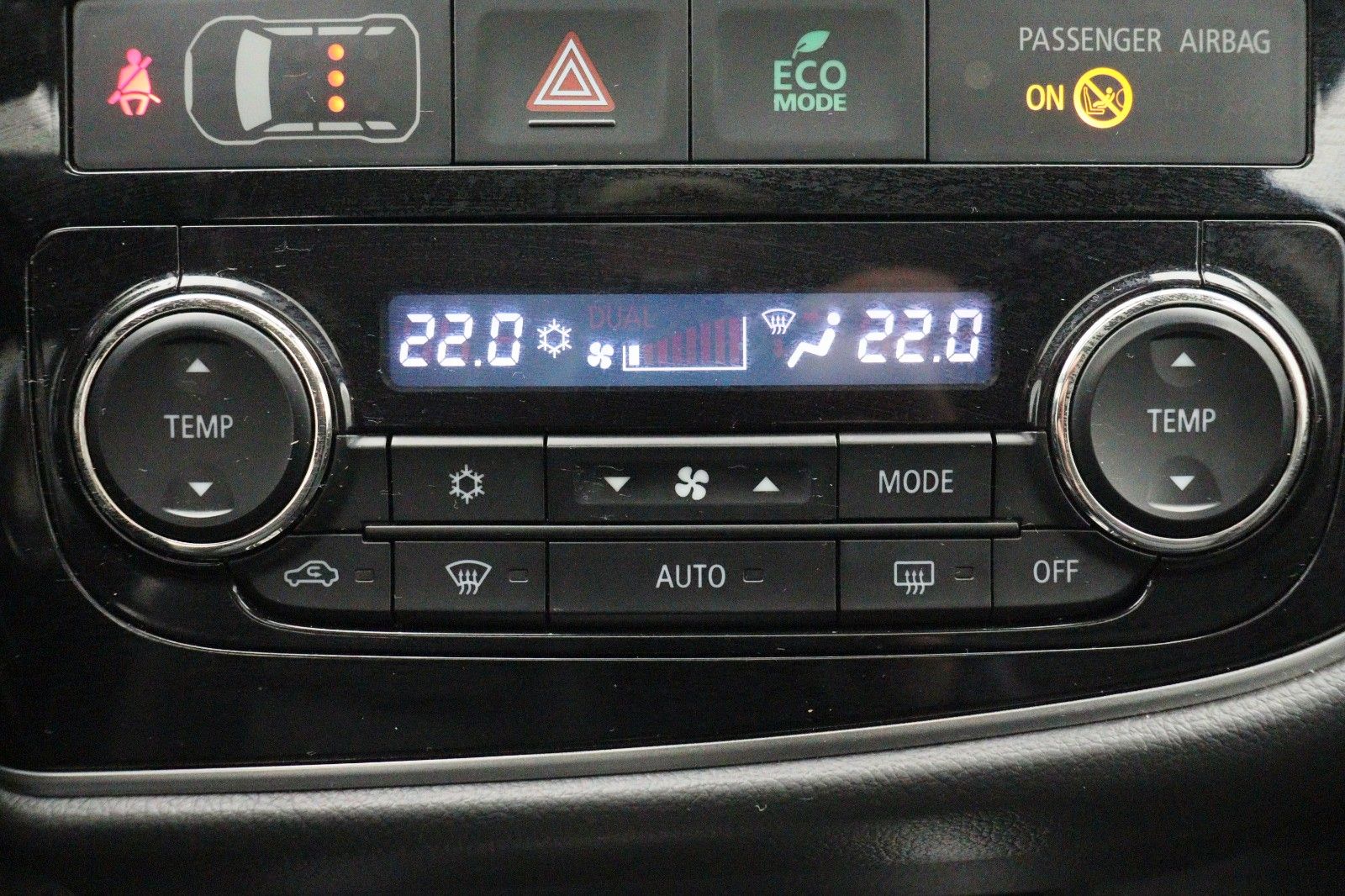 Fahrzeugabbildung Mitsubishi Outlander PHEV TOP 2.0 Fahrassistenz-Paket 4WD