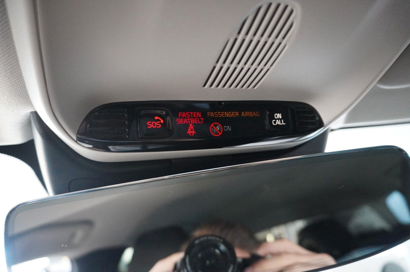 Fahrzeugabbildung Volvo V60 Kombi  MOMENTUM PRO NAVI/LED/KAMERA/SHZ/DAB+