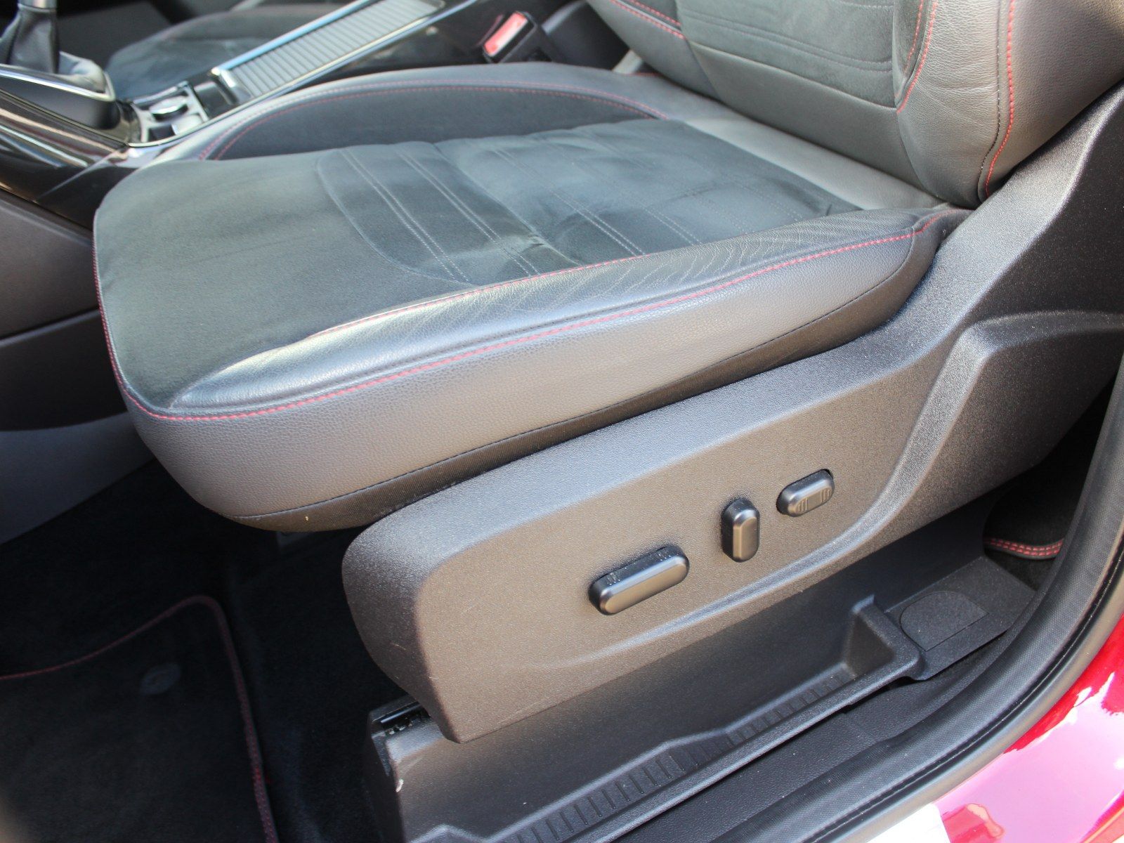 Fahrzeugabbildung Ford Kuga ST-Line 1,5 EcoBoost Start/Stopp