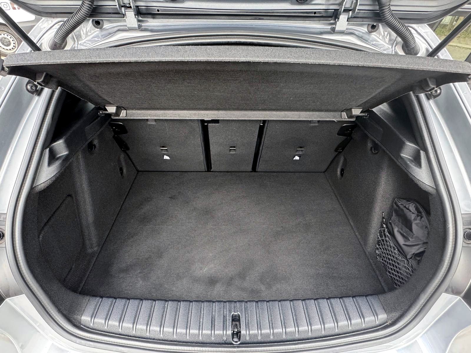 Fahrzeugabbildung BMW 118i M-Sport Steptr. NAV PDC KAM PANO TEMP HIFI