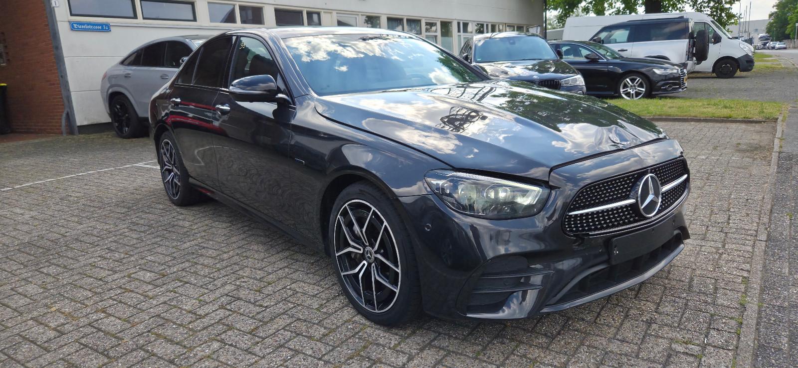 Mercedes-Benz E 300 de*AMG* DISTRO*PANO*360KAM+*BURMES*MultiBe