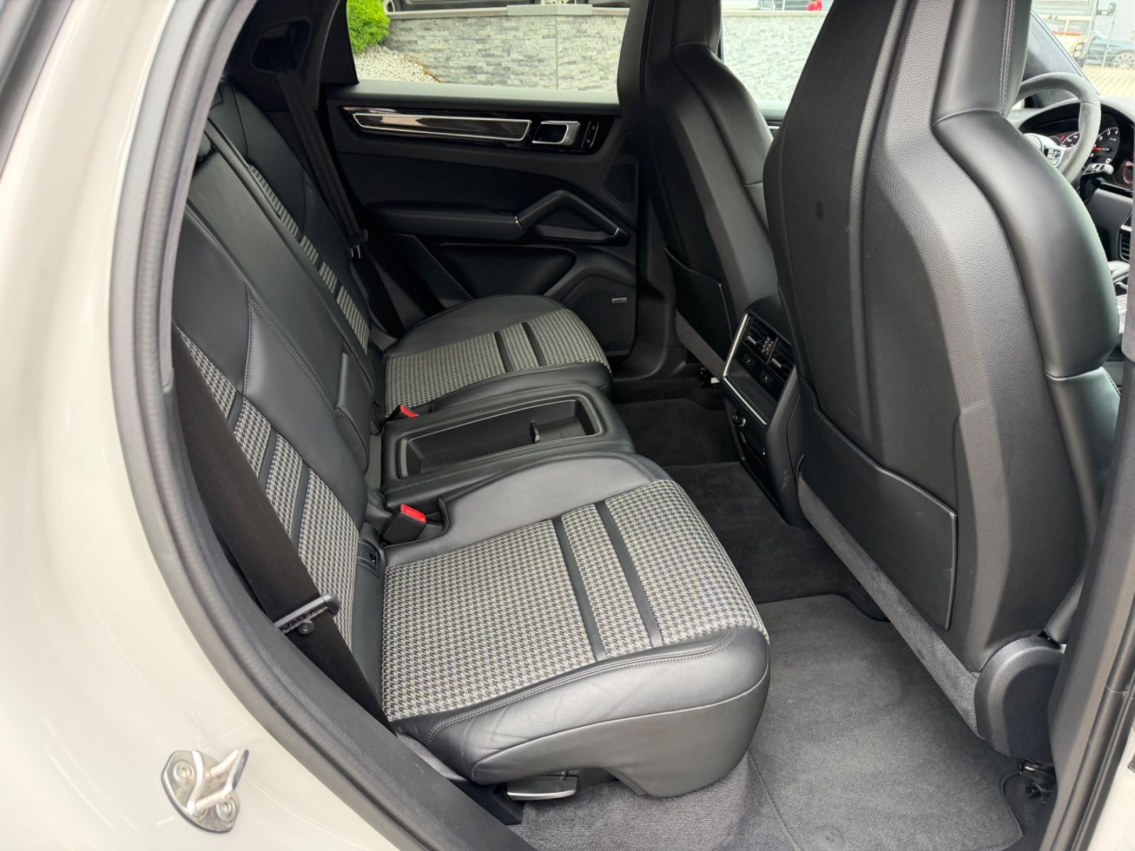 Fahrzeugabbildung Porsche Cayenne Coupe°Kreide°Sportpaket°AHK°Carbon°22Zol