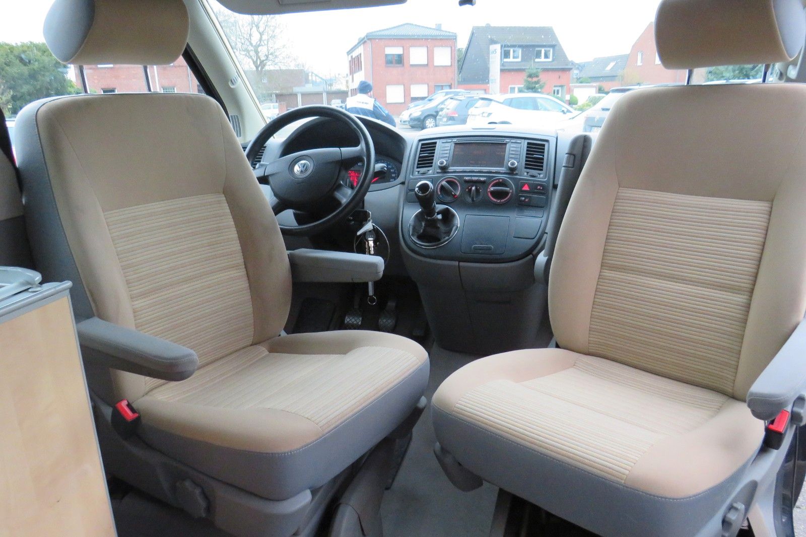 Fahrzeugabbildung Volkswagen T5 California 1.H SCHECKHEFT MOTOR TEILÜBERHOHLT