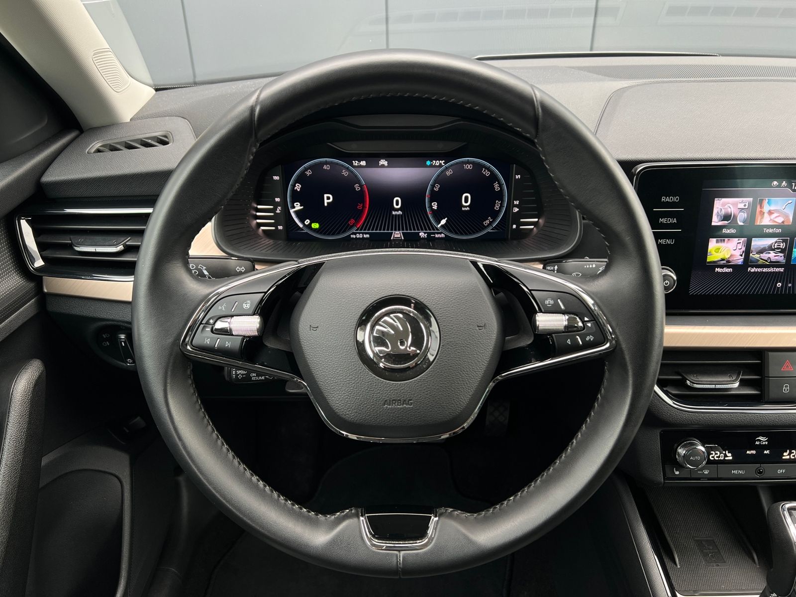 Fahrzeugabbildung SKODA Kamiq Style 1.5 TSI DSG *AHK, LED, Virtual Cockp