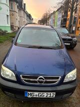 Opel Zafira 2.2 DTI - - Opel Zafira aus 2002 mit Diesel-Antrieb