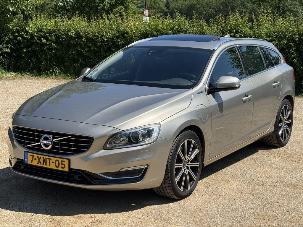 Volvo V60 2.4 D6 AWD Plug-in Summum *LEDER/XENON/NAVI