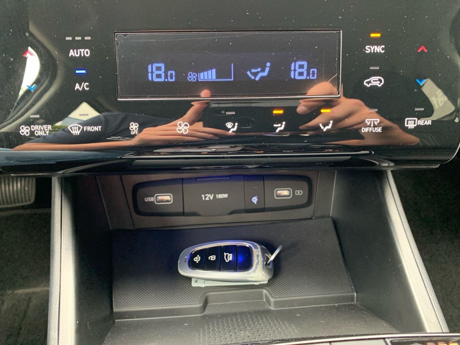 Fahrzeugabbildung Hyundai TUCSON 1.6 T-GDI Trend Plug-In Hybrid 4WD 1Hd